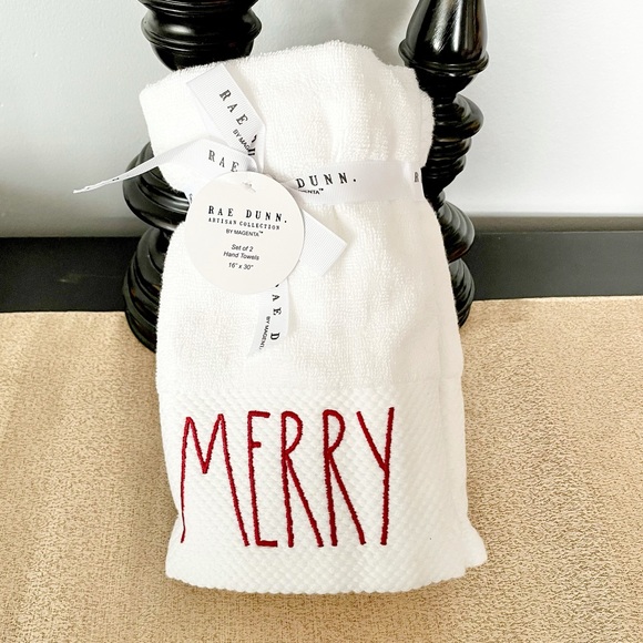 🆕Rae Dunn SET OF 2 MERRY Bathroom Hand Towels - Picture 2 of 5